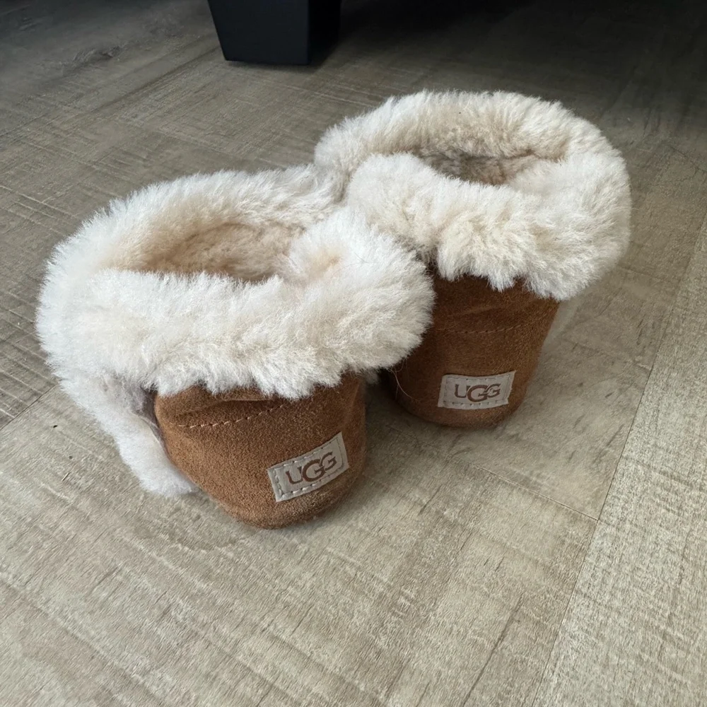 UGG Kids Chestnut Sheepskin Slipper Boots with Cream Fur Trim size 4/5 toddler